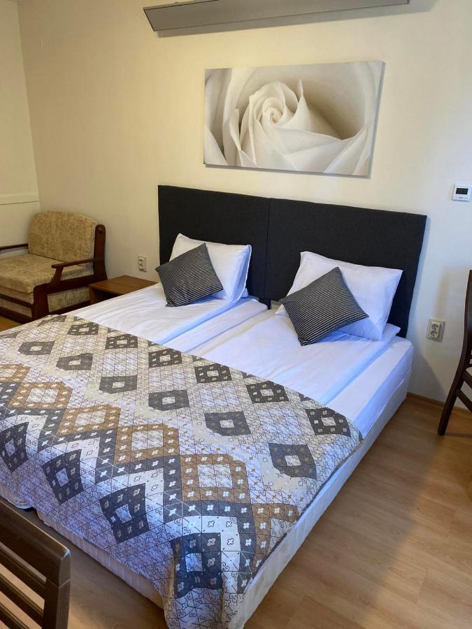 Hq Apartments Villa Park بوروفتس المظهر الخارجي الصورة